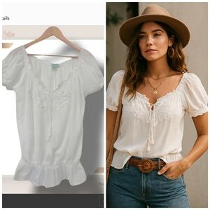 🌿Love Potion Womens Small White Puff sleeve Embroiderd Cottage Blouse-CUTE!